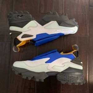 Pyer Moss royal blue men’s sneaker in a size 9